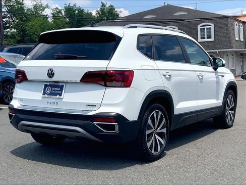 Certified 2023 Volkswagen Taos SE w/ Panoramic Sunroof Package AWD/4WD image 7
