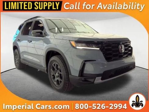 Used 2025 Honda Pilot TrailSport image 1