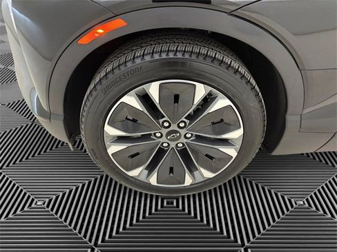 Used 2024 Chevrolet Blazer EV LT image 9