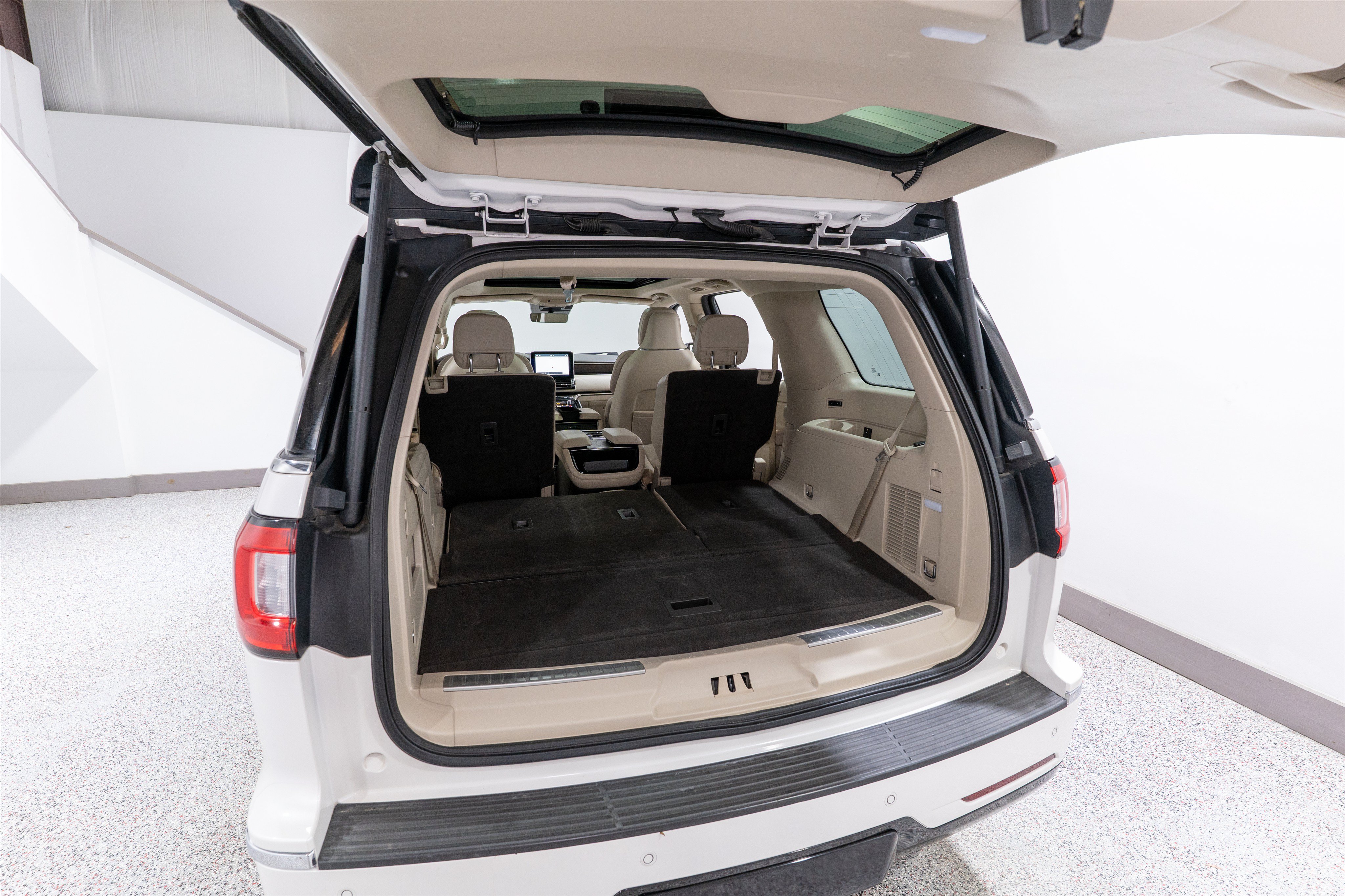 Used 2019 Lincoln Navigator Reserve AWD/4WD image 34