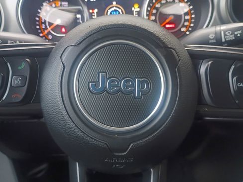 Used 2021 Jeep Gladiator Overland AWD/4WD image 5