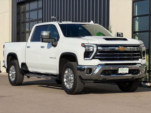 Used 2025 Chevrolet Silverado 3500 LTZ w/ LTZ Plus Package image 4