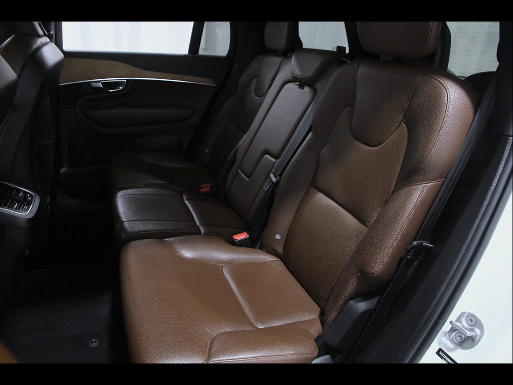 Used 2022 Volvo XC90 T6 Momentum w/ Climate Package AWD/4WD image 19