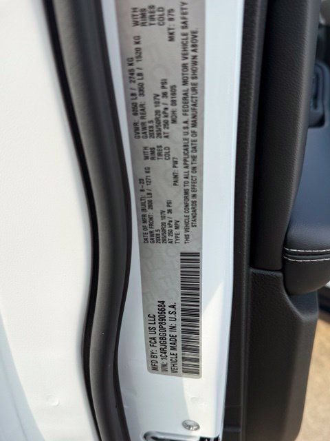Used 2023 Jeep Grand Cherokee Limited w/ Black Appearance Package RWD image 34