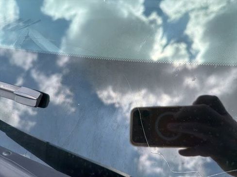 Used 2018 Chevrolet Traverse LT FWD image 11