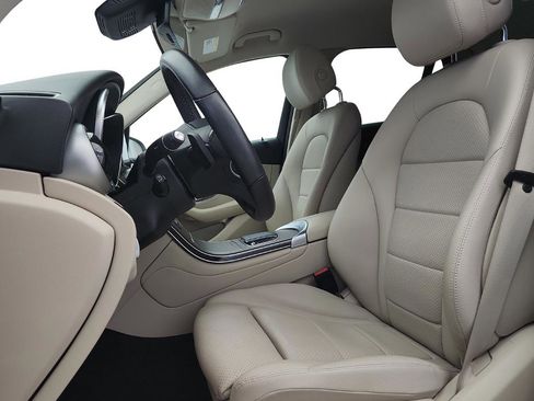 Used 2022 Mercedes-Benz GLC 300 4MATIC image 11