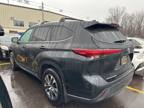 Used 2023 Toyota Highlander XLE image 16