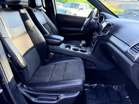 Used 2020 Jeep Grand Cherokee Altitude RWD image 18