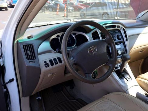 Used 2005 Toyota Highlander 4WD V6 image 19