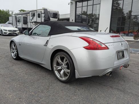 Used 2010 Nissan 370Z Touring w/ Sport Pkg RWD image 10
