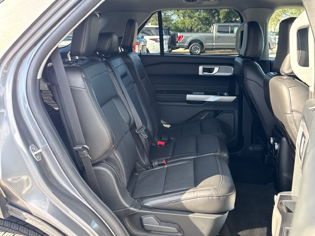 Used 2022 Ford Explorer Limited AWD/4WD image 29
