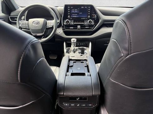Used 2021 Toyota Highlander XSE FWD image 19