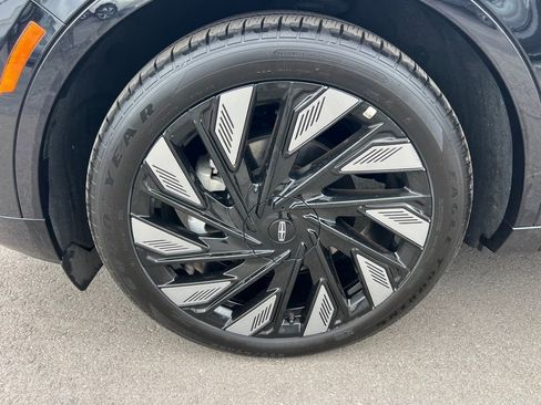 Used 2024 Lincoln Nautilus Reserve w/ Equipment Group 202A image 8