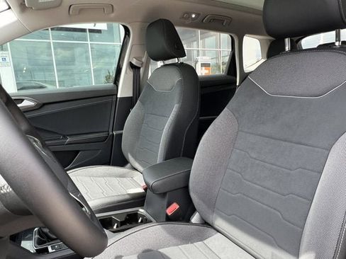 New 2025 Volkswagen Taos SE image 15