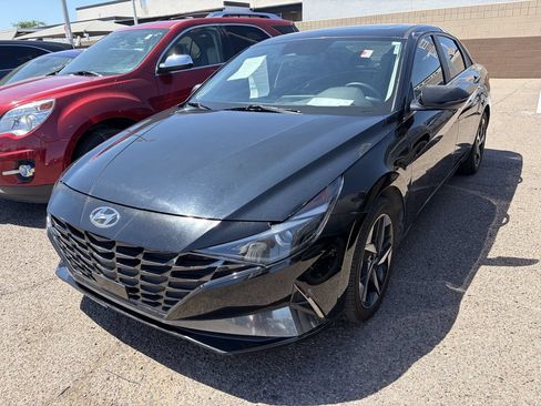Used 2021 Hyundai Elantra Limited w/ Cargo Package FWD image 4