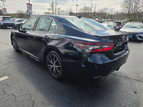 Used 2021 Toyota Camry SE image 6