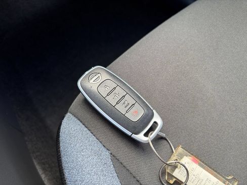 Used 2025 Nissan Versa SV FWD image 21
