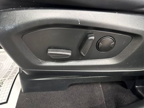 Used 2024 Ford Explorer XLT w/ Equipment Group 202A image 41