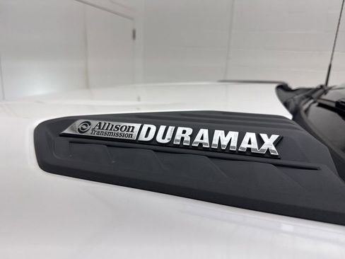 Used 2021 Chevrolet Silverado 2500 LTZ w/ LTZ Convenience Package image 11