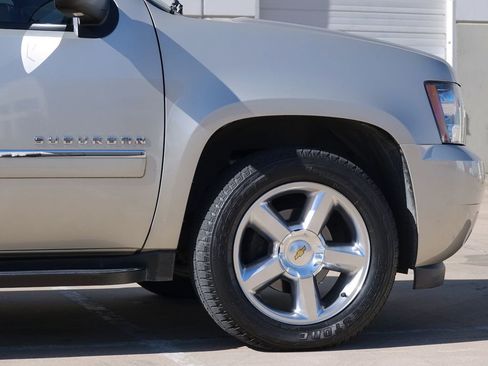 Used 2014 Chevrolet Suburban LTZ image 29