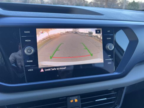 Certified 2023 Volkswagen Taos SE w/ Black Wheel Package image 23