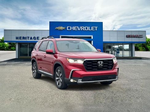 Used 2025 Honda Pilot Touring image 1