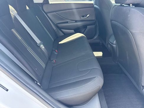 Used 2023 Hyundai Elantra SEL w/ Preferred Accessory Package FWD image 16