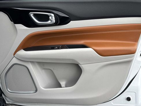 Used 2024 Jeep Compass Limited image 24