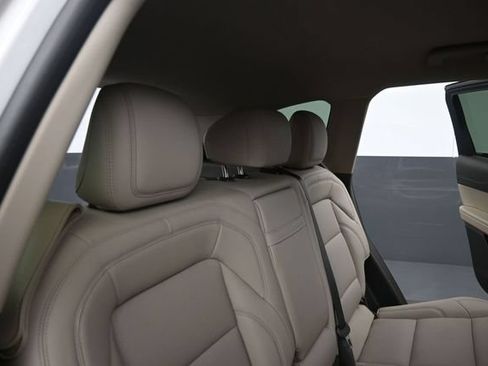 Used 2024 Lincoln Nautilus Premier AWD/4WD image 25