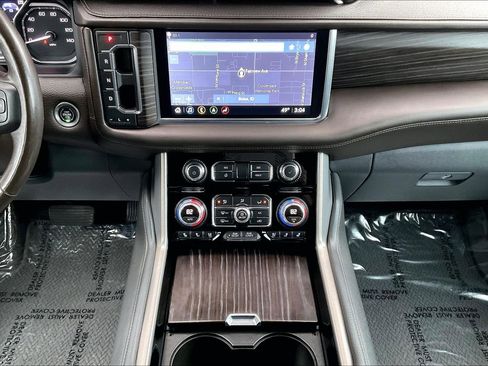 Used 2021 GMC Yukon Denali w/ Denali Premium Package image 9