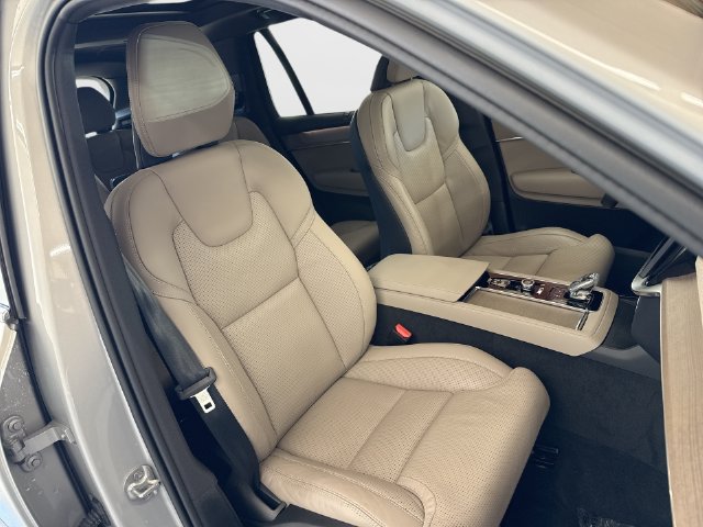 Certified 2025 Volvo XC90 B6 Ultra AWD/4WD image 30