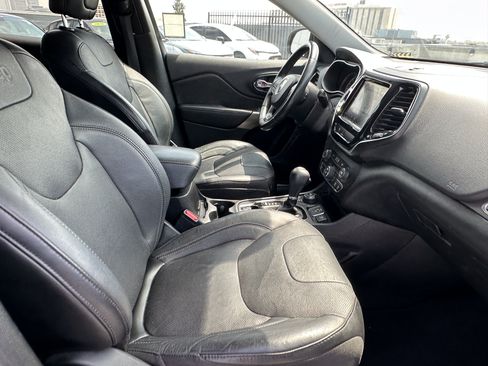 Used 2019 Jeep Cherokee Limited AWD/4WD image 17