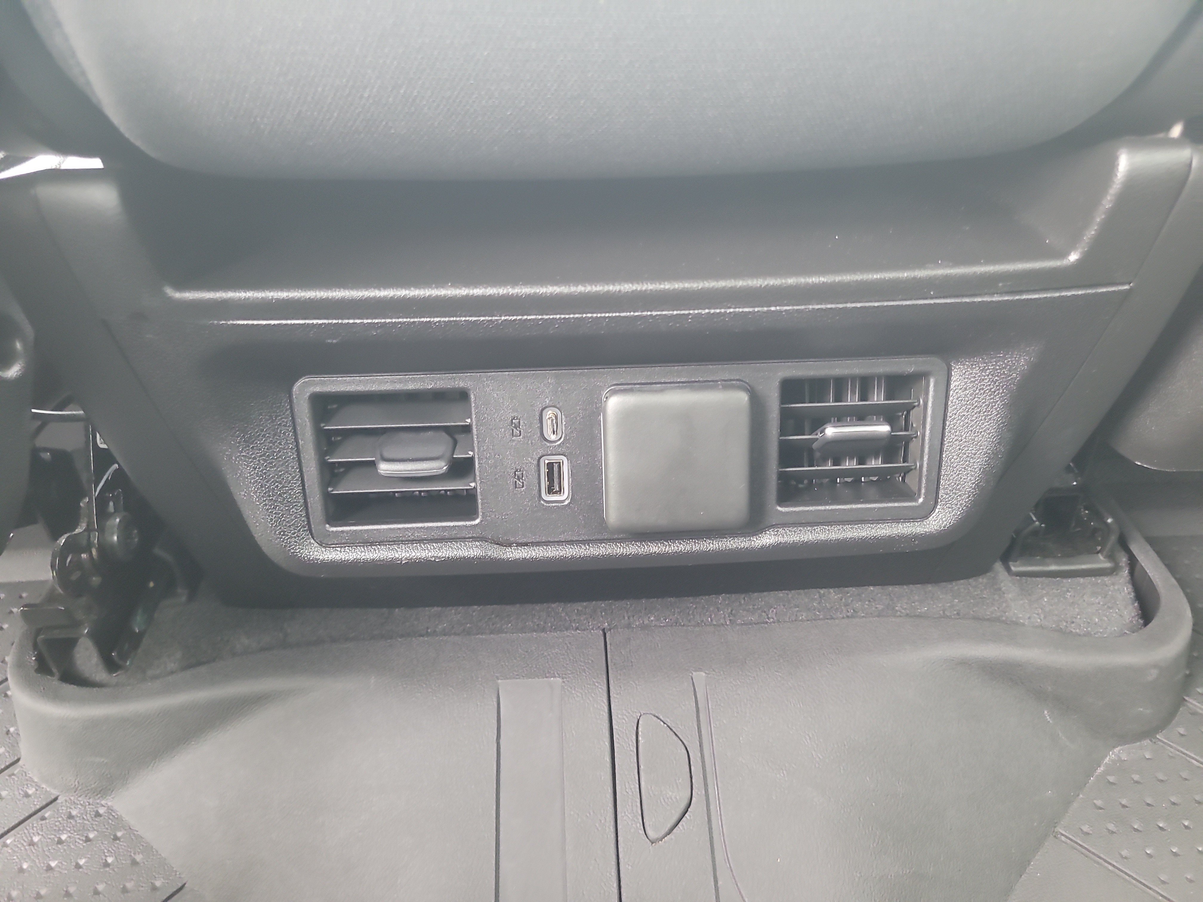 Used 2022 Chevrolet Silverado 1500 LT w/ Protection Package AWD/4WD image 17