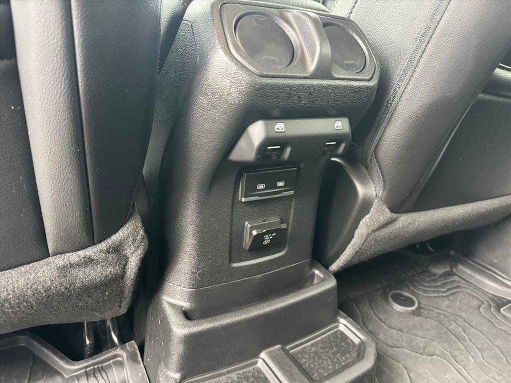 Used 2023 Jeep Wrangler Unlimited Sahara AWD/4WD image 11