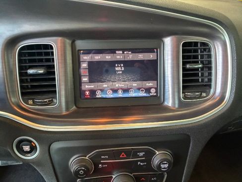 Used 2018 Dodge Charger SXT image 21