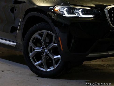 Certified 2025 BMW X4 xDrive30i AWD/4WD image 3