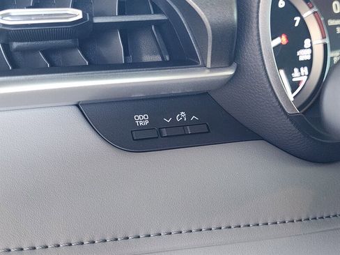 Used 2022 Toyota Highlander XLE image 29