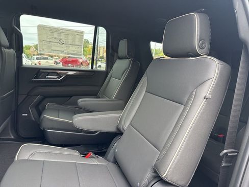 New 2026 GMC Yukon XL Elevation w/ LPO, Elevation Black Package image 26