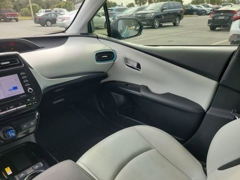 Used 2021 Toyota Prius XLE image 3