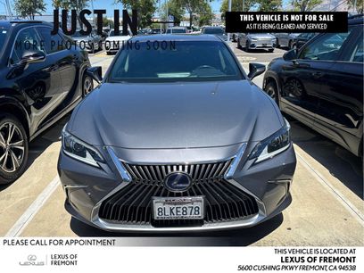 Used 2019 Lexus ES 300h w/ Premium Package