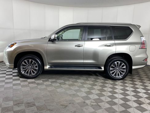 Used 2023 Lexus GX 460 Luxury image 2