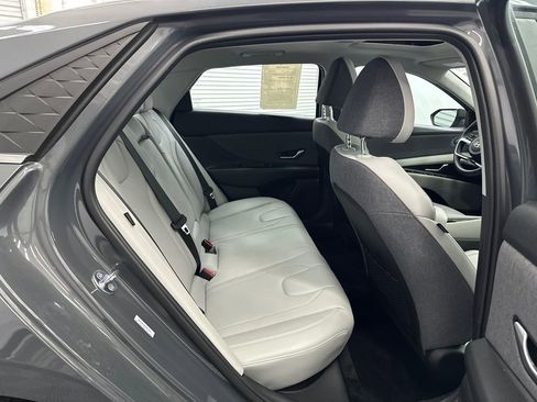 Used 2025 Hyundai Elantra Limited image 16