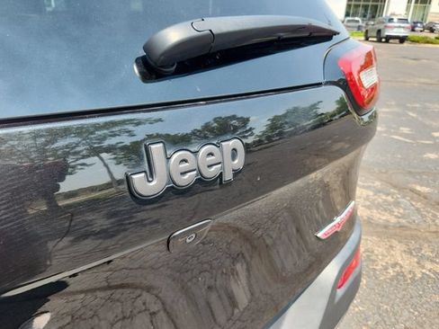 Used 2015 Jeep Cherokee Trailhawk w/ Cold Weather Group AWD/4WD image 23