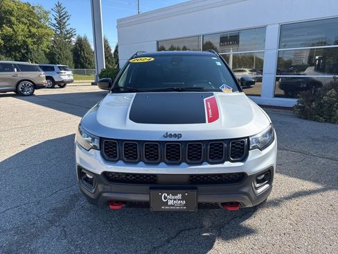 Used 2024 Jeep Compass Trailhawk image 5
