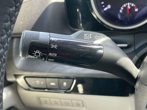 Used 2022 Kia Carnival EX FWD image 30