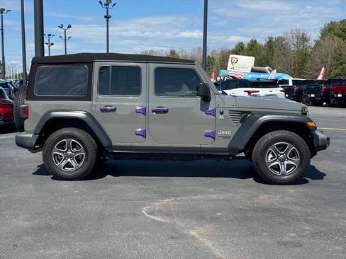Used 2019 Jeep Wrangler Unlimited Sport S image 2