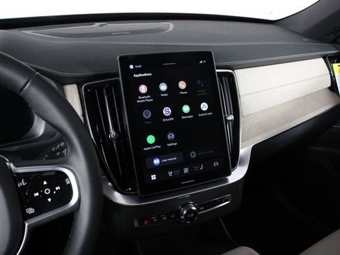 New 2026 Volvo XC90 B6 Plus w/ Protection Package Premier image 6