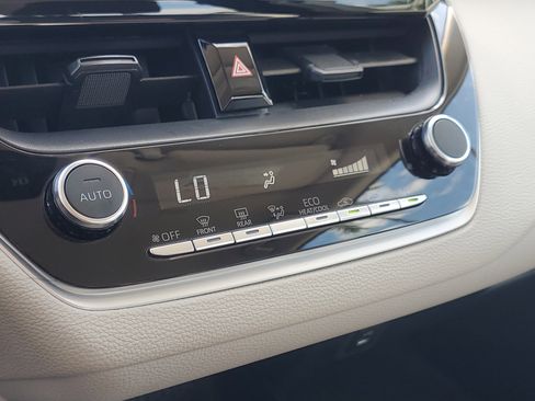 Certified 2025 Toyota Corolla LE FWD image 27