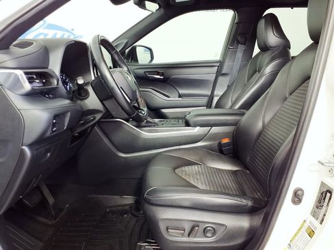 Used 2021 Toyota Highlander XSE FWD image 7