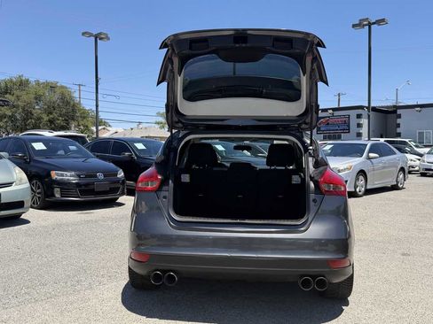 Used 2018 Ford Focus SE FWD image 28